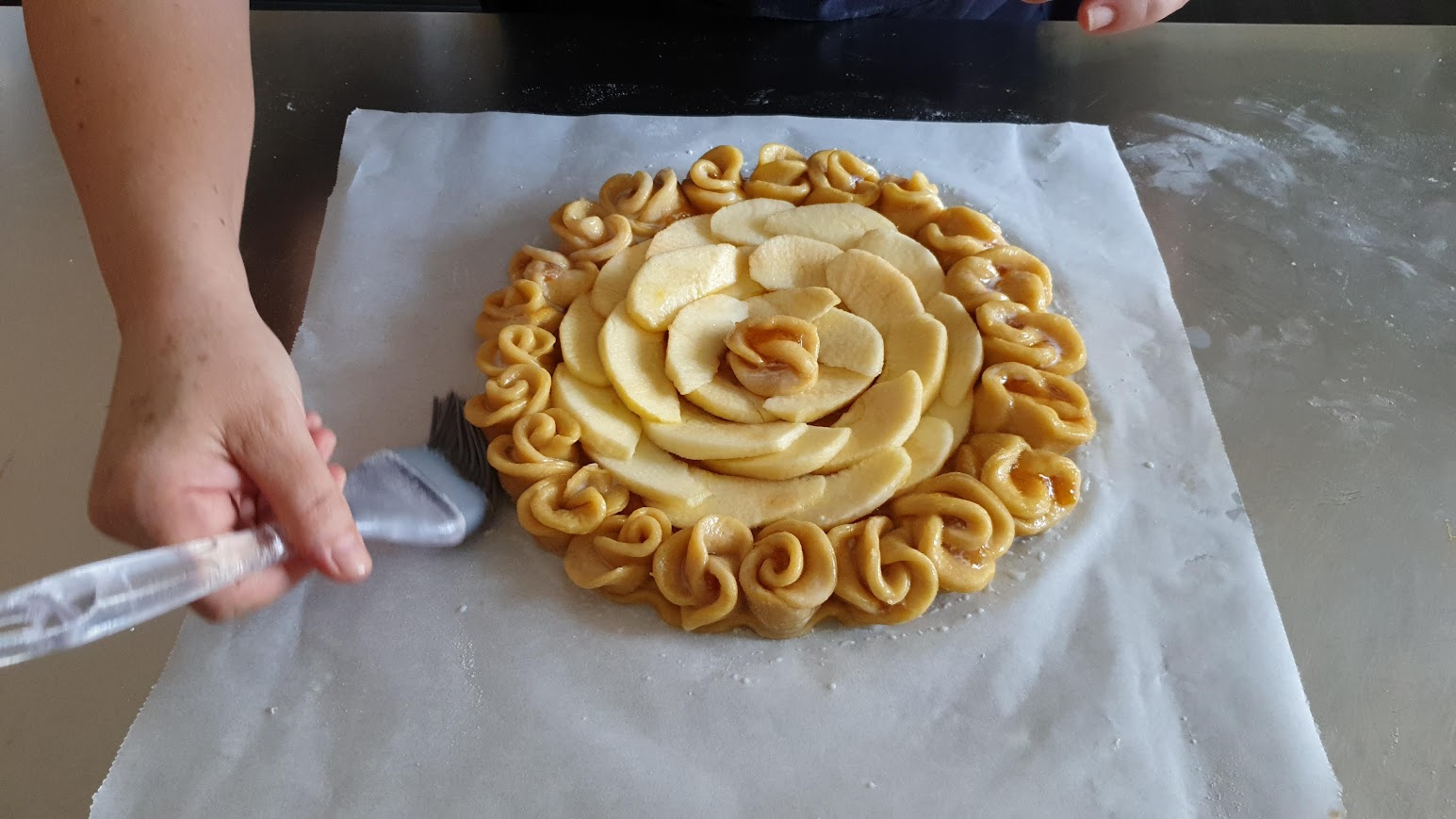 Crostata alle mele completa e pronta per la cottura