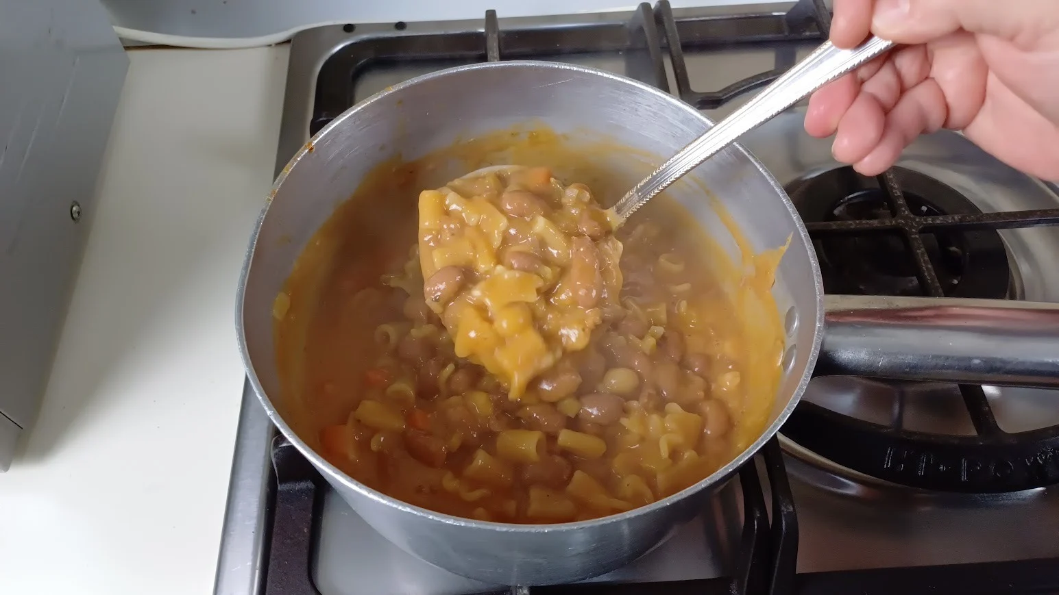Pasta e fagioli densa e cremosa pronta da servire