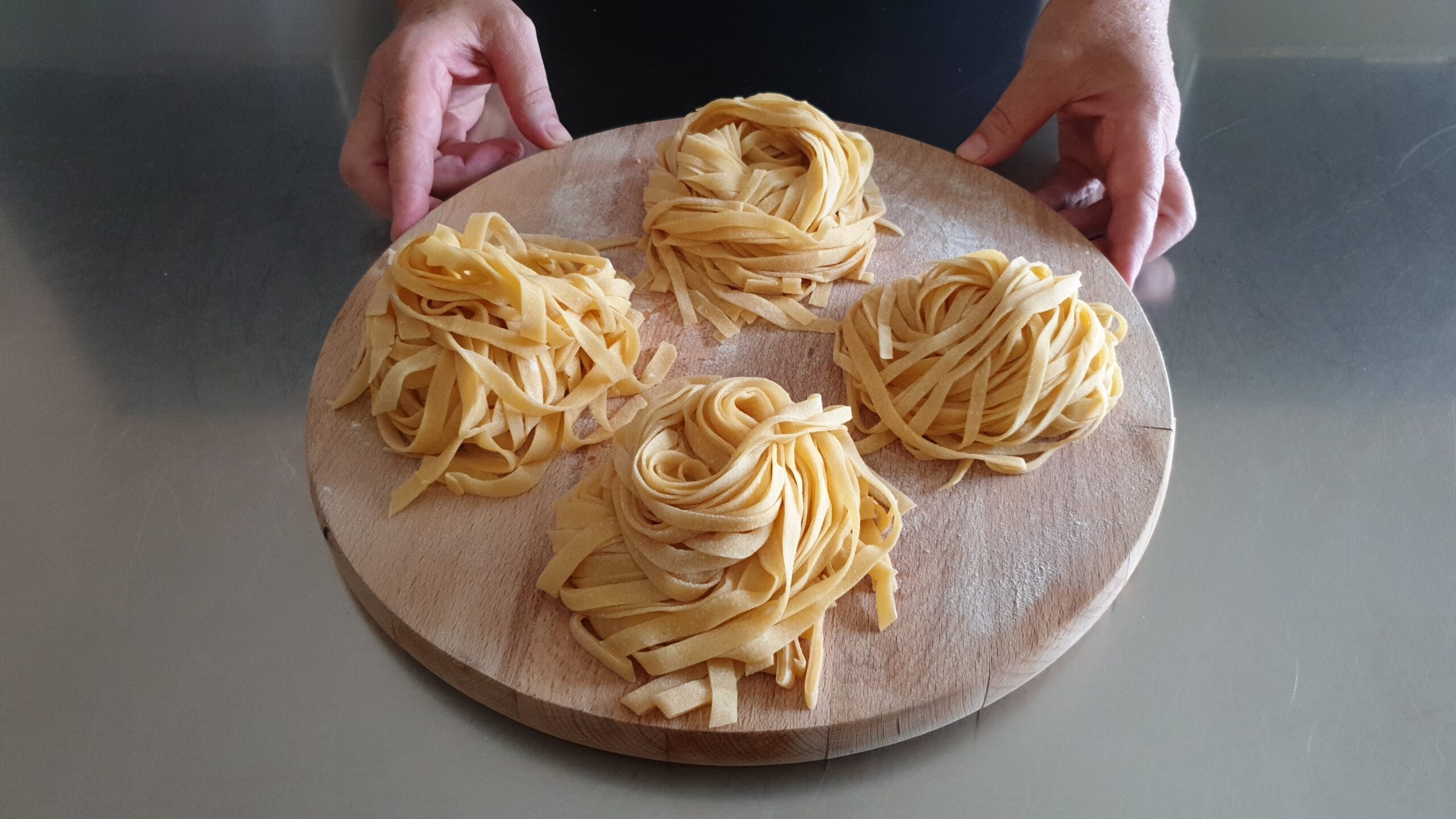 Pasta all'uovo fatta a mano: ricetta, consigli e segreti per farla perfetta