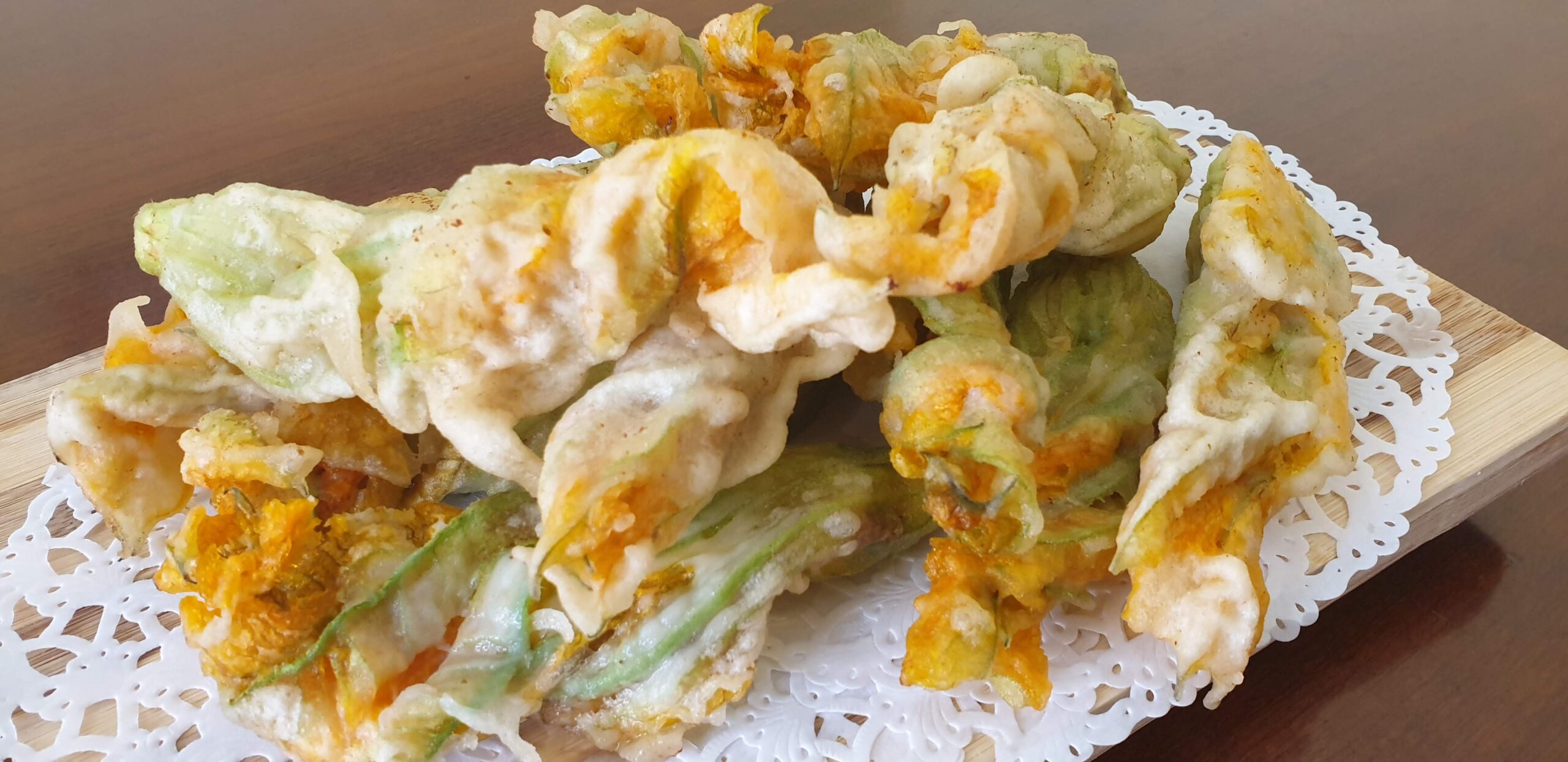 Fiori di zucca ripieni : pastella con soli 2 ingredienti