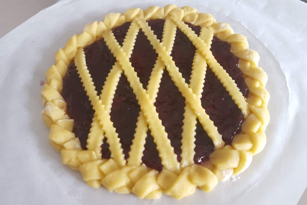 crostata con confettura
