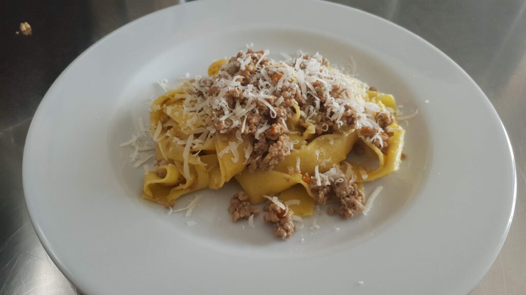 pappardelle al ragù bianco