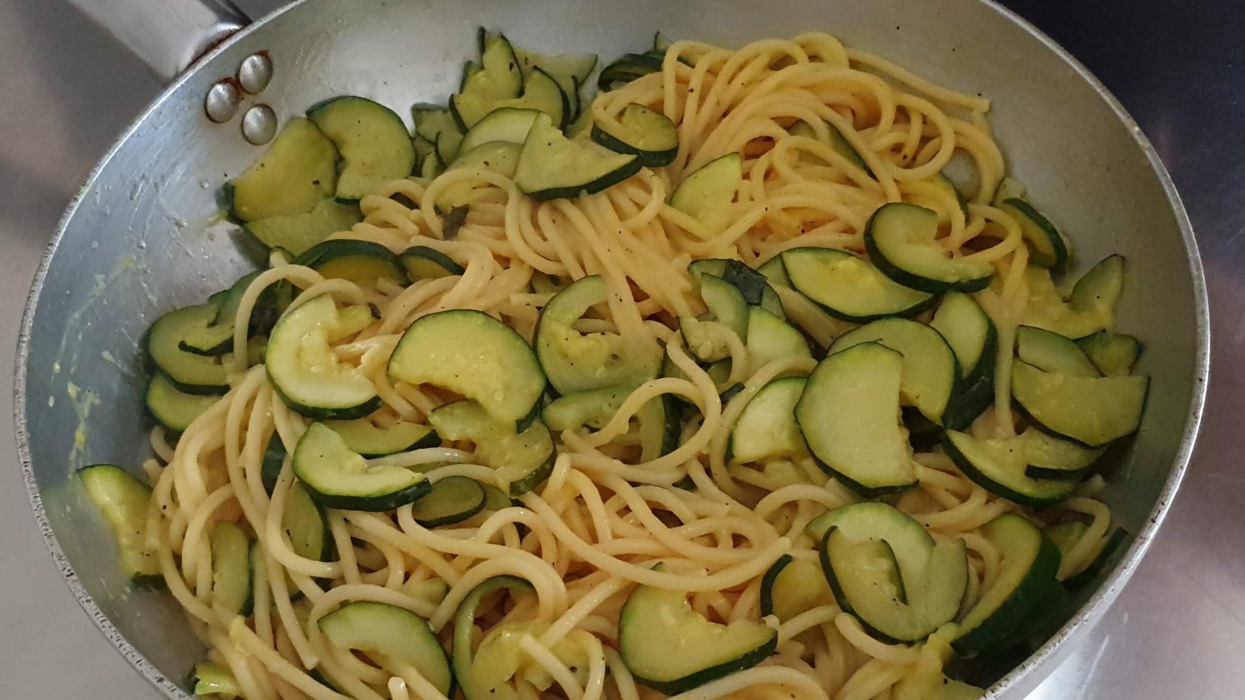 spaghetti con zucchine