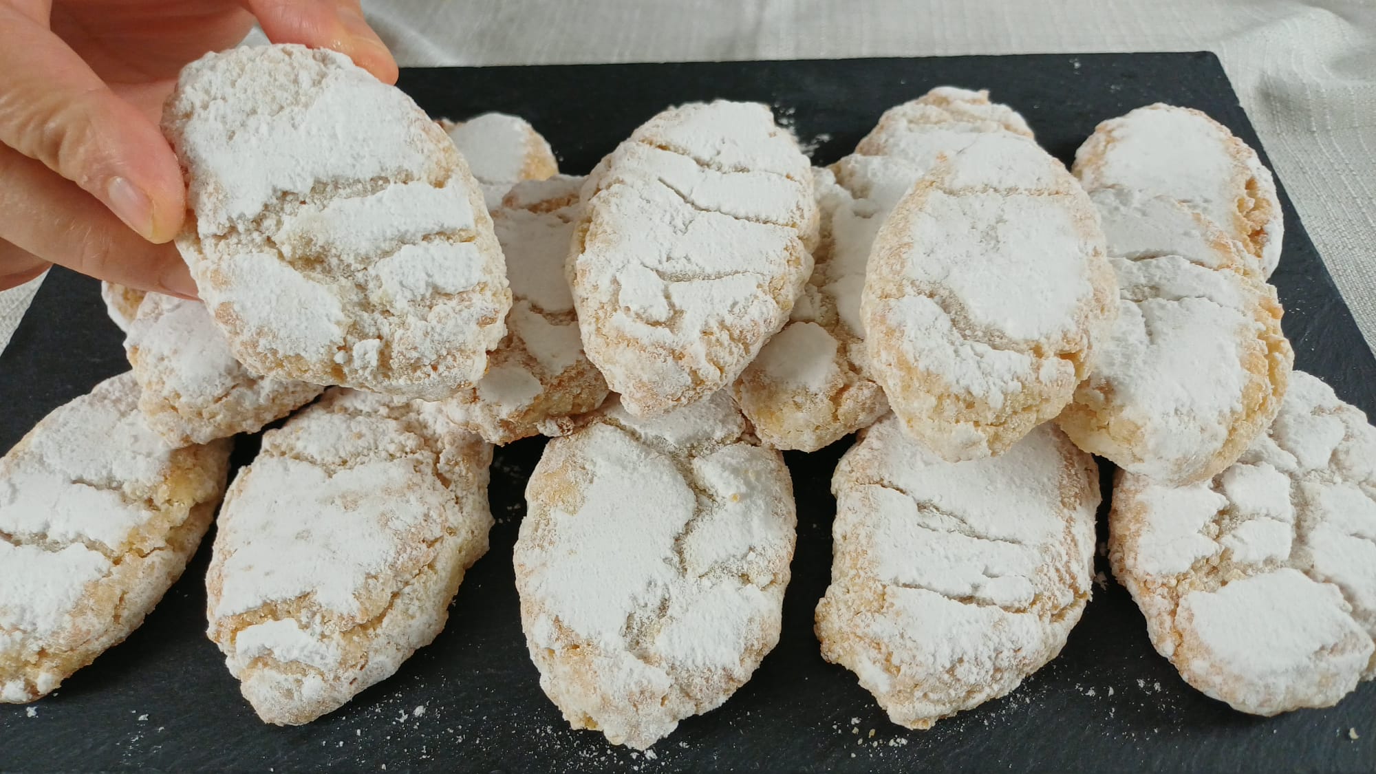 RICCIARELLI fatti in casa – Morbidi e Profumati | Ricetta Tradizionale Senese.