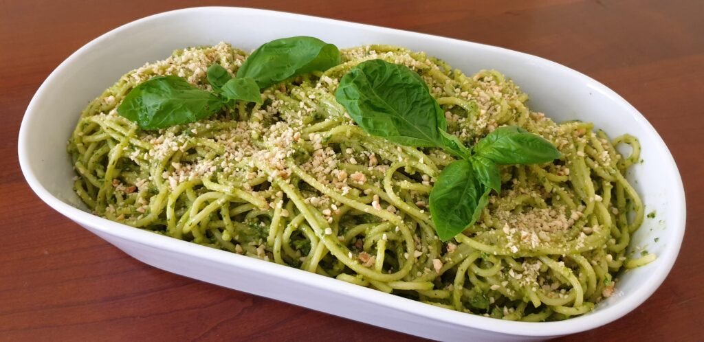 Spaghetti al Pesto di Basilico e Nocciole