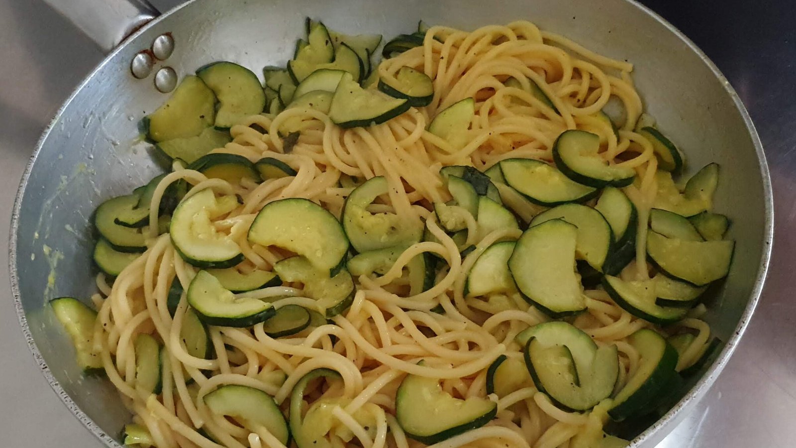 spaghetti con zucchine